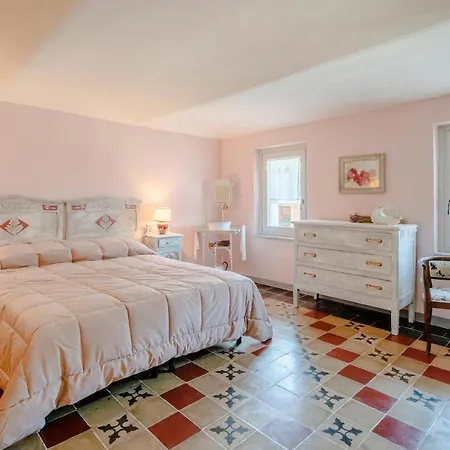 1 Bedroom Cozy Home In Ferrere Ferrere